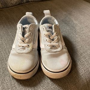Size 7c vans used has a stain with box have not tried cleaning them